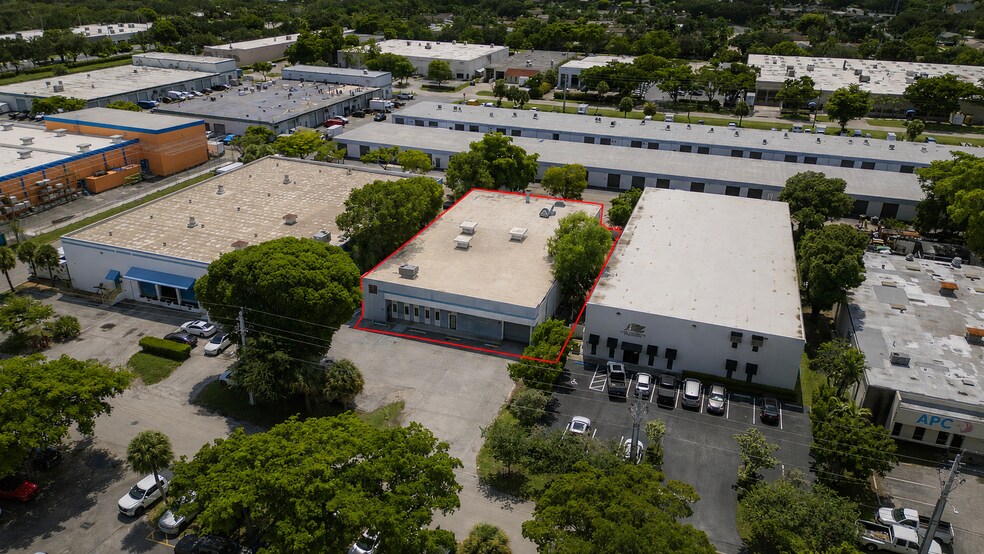 6785 NW 17th Ave, Fort Lauderdale, FL à vendre - Photo de l’immeuble – Image 1 sur 5