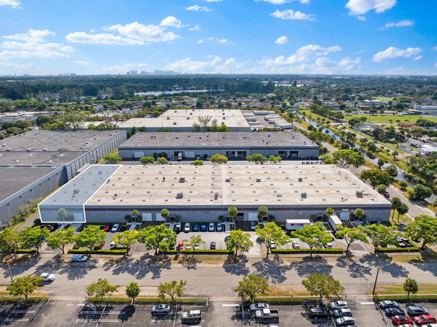 1600 NW 159th St, Miami, FL à louer Aérien– Image 1 sur 2