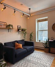 6 Roslyn Rd, Winnipeg, MB à louer Photo intérieure– Image 1 sur 3