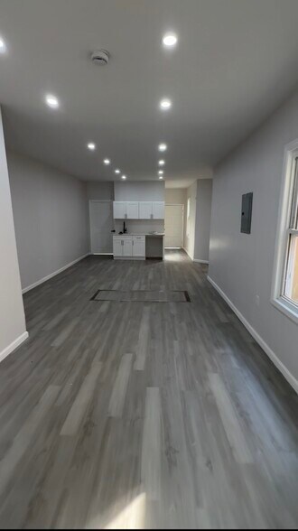 523-525 Richey Ave, Collingswood, NJ à vendre - Photo intérieure – Image 2 sur 7