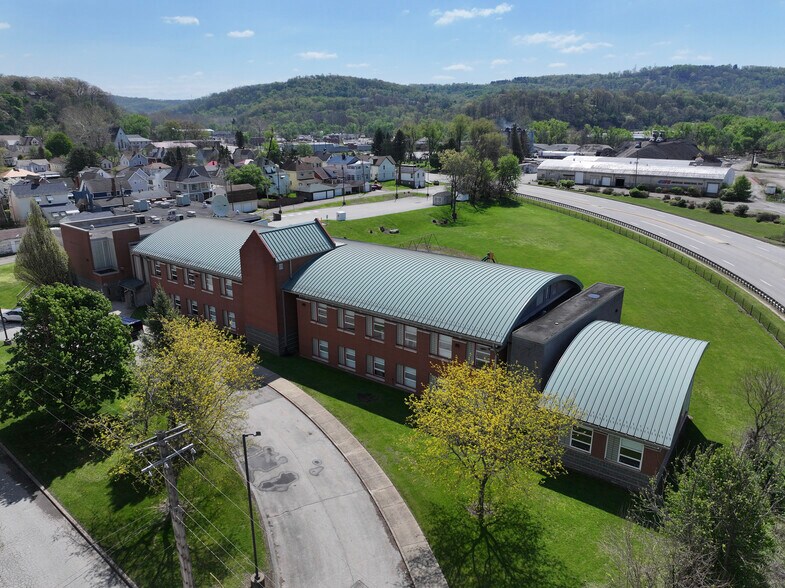 255 Third St, New Kensington, PA à vendre - Photo principale – Image 1 sur 73