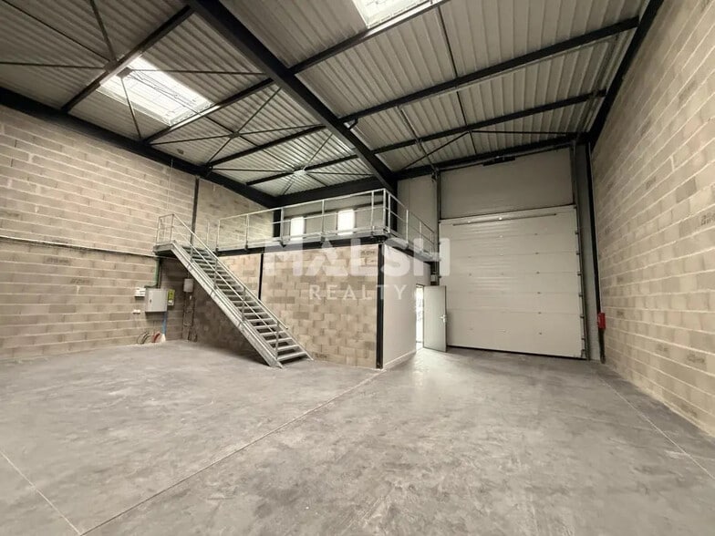 Local d’activités dans Chassieu à louer - Photo intérieure – Image 2 sur 6