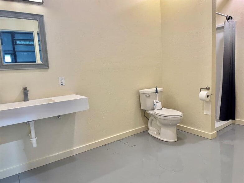 315 S 3rd St, Chickasha, OK à louer - Photo de l’immeuble – Image 3 sur 8
