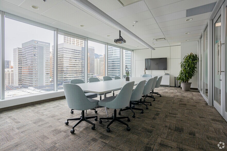 903 8th Ave SW, Calgary, AB à louer - Photo de l’immeuble – Image 1 sur 25