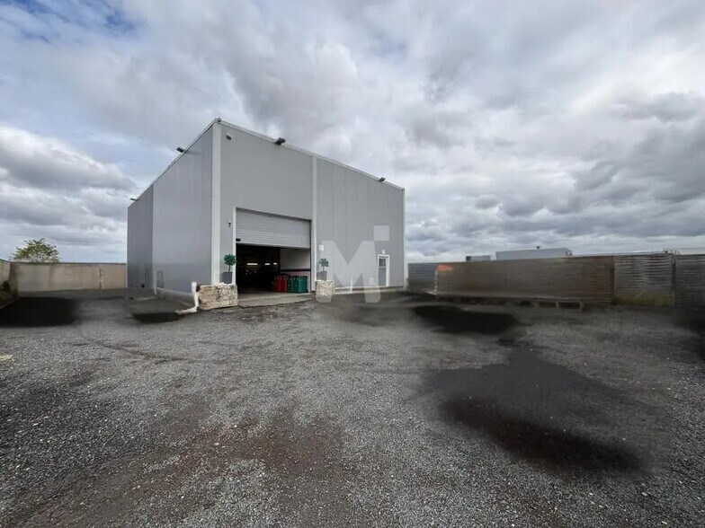 Bureau dans Égly à louer - Photo de l’immeuble – Image 2 sur 7