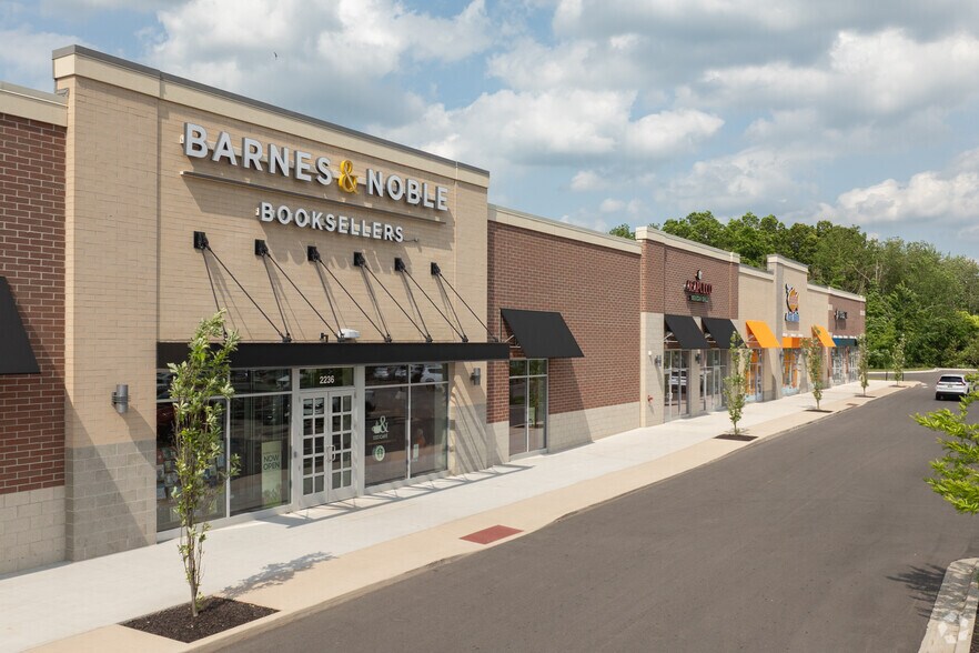 2270 E Beltline Ave NE, Grand Rapids, MI à louer - Photo principale – Image 1 sur 5