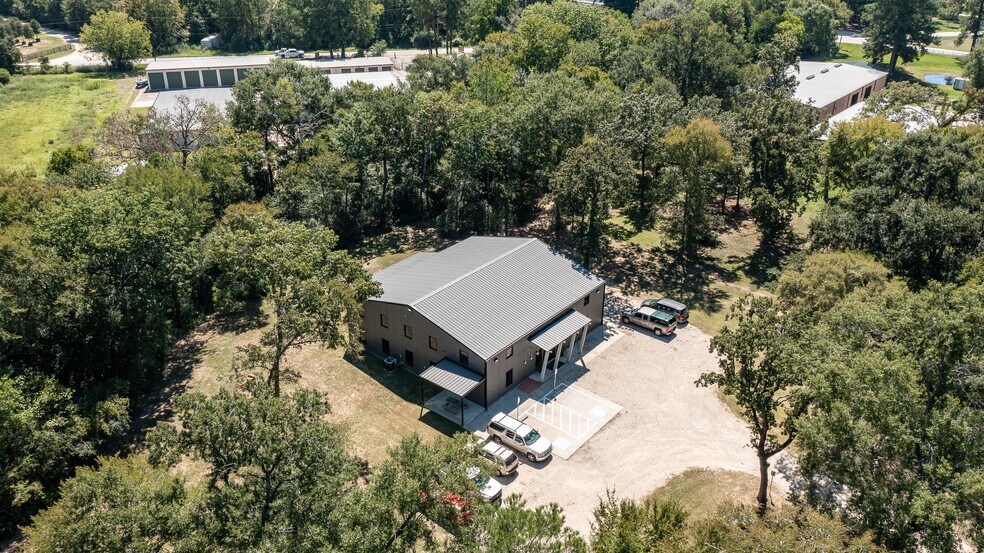 12726 Moon Rd, Willis, TX à vendre - Photo de l’immeuble – Image 1 sur 35
