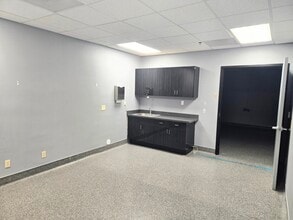 2150 N Waterman Ave, San Bernardino, CA à louer Photo intérieure– Image 1 sur 10