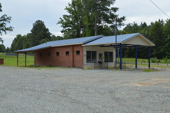 6788 Siler Cty Snow Cp Rd, Siler City, NC à louer Photo de l’immeuble– Image 2 sur 9