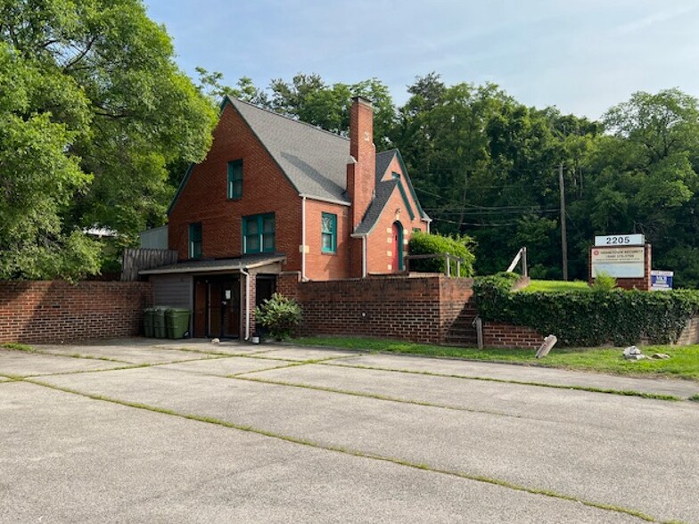 2205 W Main St, Salem, VA à louer - Photo de l’immeuble – Image 1 sur 4