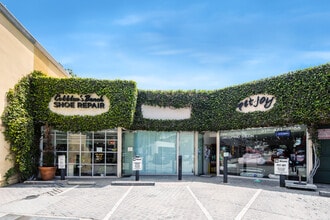 11700-11735 Barrington Ct, Los Angeles, CA à louer Photo de l’immeuble– Image 1 sur 7