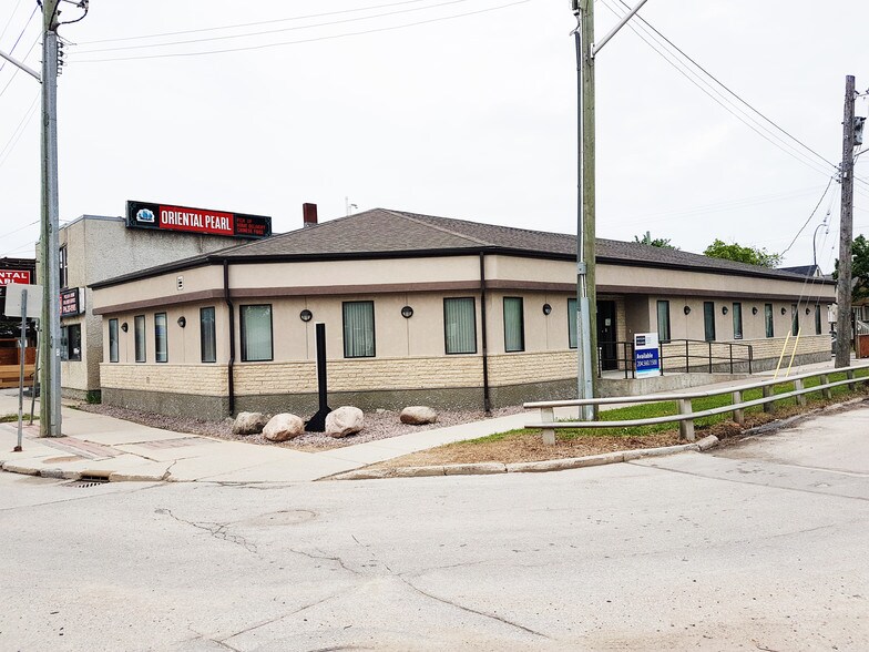 309 Youville St, Winnipeg, MB à louer - Photo de l’immeuble – Image 2 sur 3