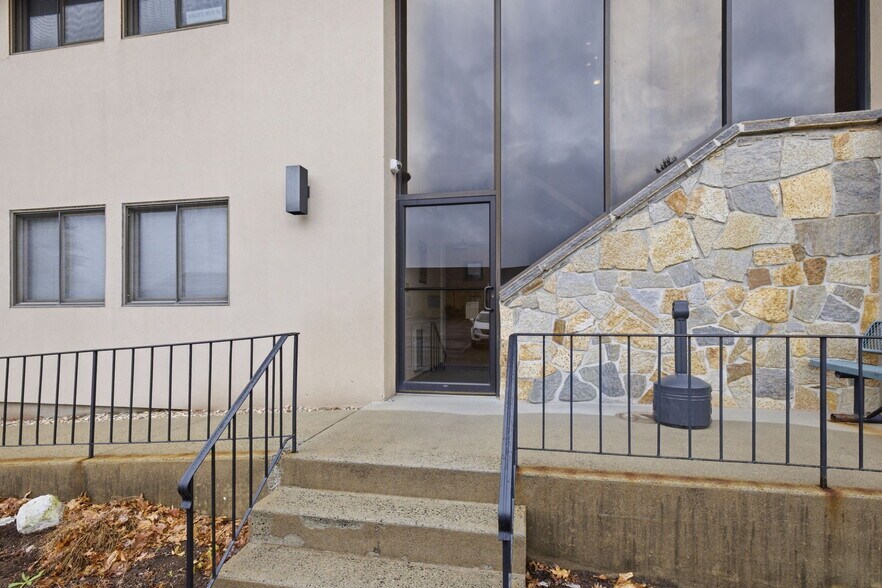 160 Oak St, Glastonbury, CT à vendre - Photo de l’immeuble – Image 3 sur 3