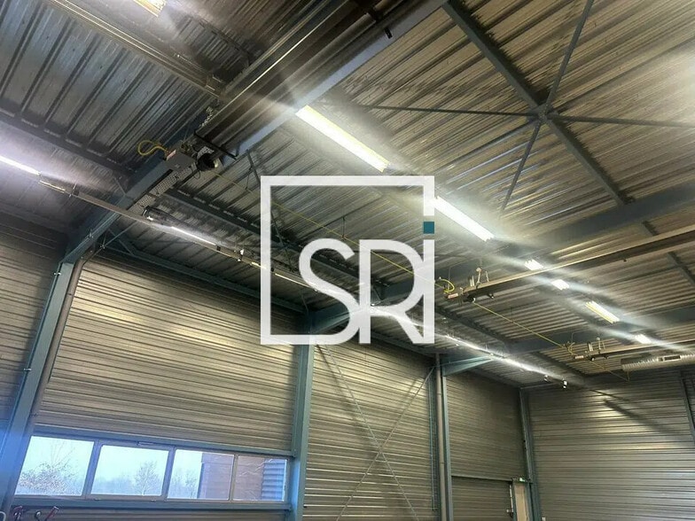 Industriel/Logistique dans Creuzier-le-Neuf à louer - Photo de l’immeuble – Image 3 sur 11