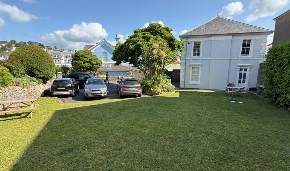 45 Devon Sq, Newton Abbot à louer - Photo de l’immeuble – Image 3 sur 5
