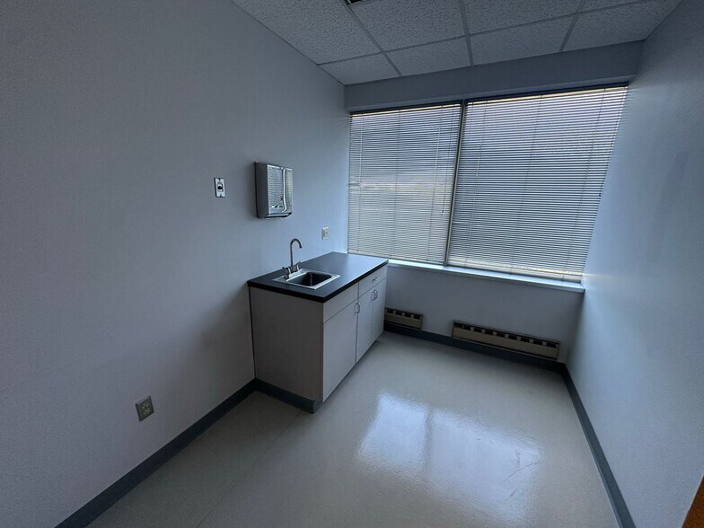 2 Lincoln Hwy, Edison, NJ à vendre - Photo de l’immeuble – Image 3 sur 36