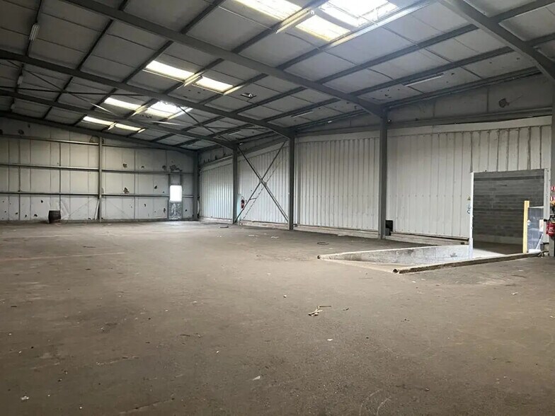 Local d’activités dans Sonnay à louer - Photo intérieure – Image 1 sur 7