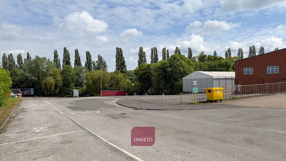 Hallam Fields Rd, Ilkeston à louer - Photo principale – Image 1 sur 3