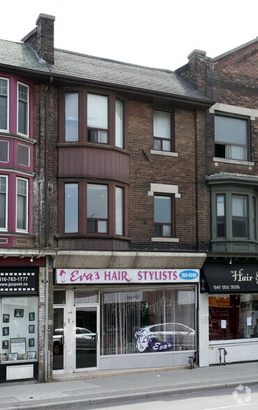 3085 Dundas St, Toronto, ON à louer - Photo de l’immeuble – Image 3 sur 5