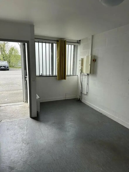 Local d’activités dans Le Haillan à louer - Photo intérieure – Image 3 sur 6