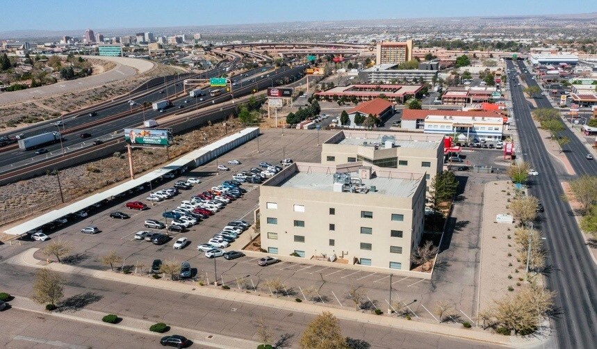 2240 Menaul Blvd NE, Albuquerque, NM à vendre - Photo principale – Image 1 sur 14