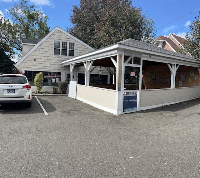 51 Whitfield St, Guilford, CT à louer - Photo de l’immeuble – Image 3 sur 5