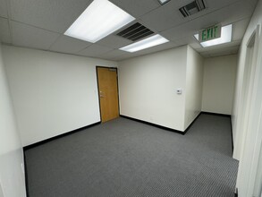 8405 Pershing Dr, Los Angeles, CA à louer Photo intérieure– Image 2 sur 12