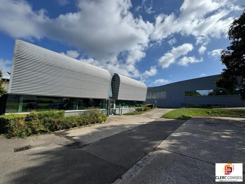 Bureau dans Vernon à louer - Photo de l’immeuble – Image 2 sur 23