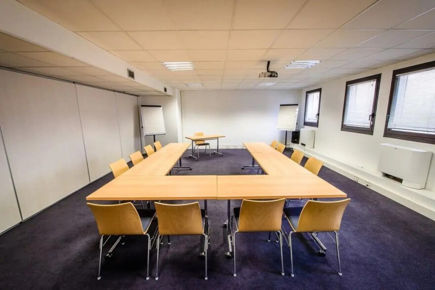 20-22 Rue Des Petits Hôtels, Paris à louer - Photo intérieure – Image 2 sur 5