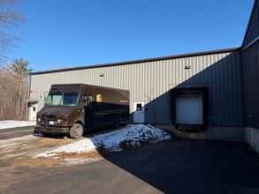 8 Enterprise Ave, Clifton Park, NY à louer Photo intérieure– Image 1 sur 4