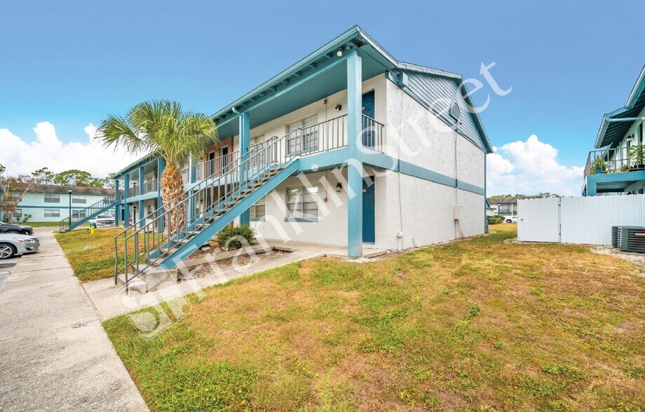 14566 Seaford Cir, Tampa, FL à vendre - Photo de l’immeuble – Image 3 sur 10