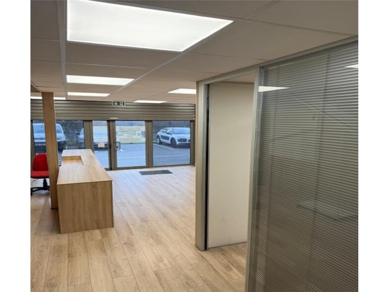 Local d’activités dans Villeneuve-la-Garenne à louer - Photo intérieure – Image 3 sur 6