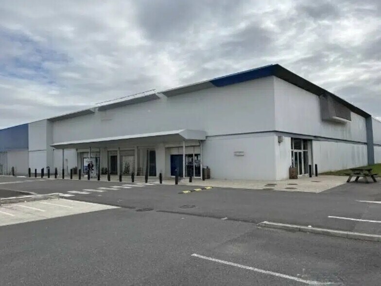 Local commercial dans Reims à louer - Photo de l’immeuble – Image 3 sur 12