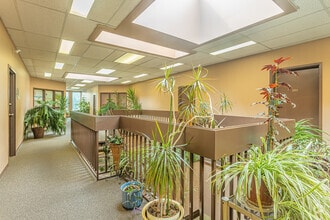 8708-8722 51 Av NW, Edmonton, AB à louer Photo intérieure– Image 2 sur 2