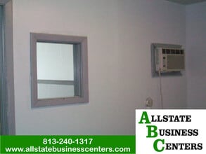 13652 N 12th St, Tampa, FL à louer Photo intérieure– Image 2 sur 5