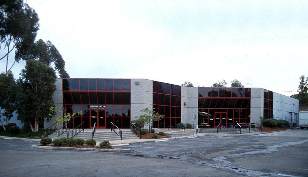 2081 Las Palmas Dr, Carlsbad, CA à louer - Photo de l’immeuble – Image 3 sur 5