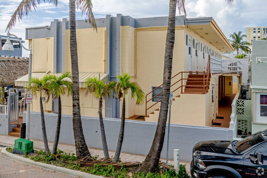 312 Minnesota St, Hollywood, FL à vendre - Photo de l’immeuble – Image 2 sur 4