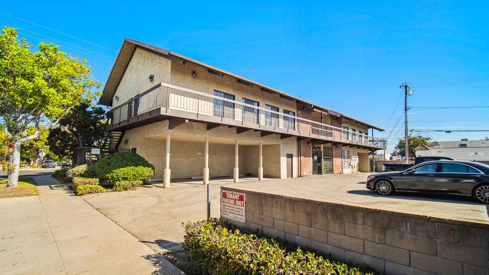 800 E Wardlow Rd, Long Beach, CA à vendre - Photo principale – Image 1 sur 39