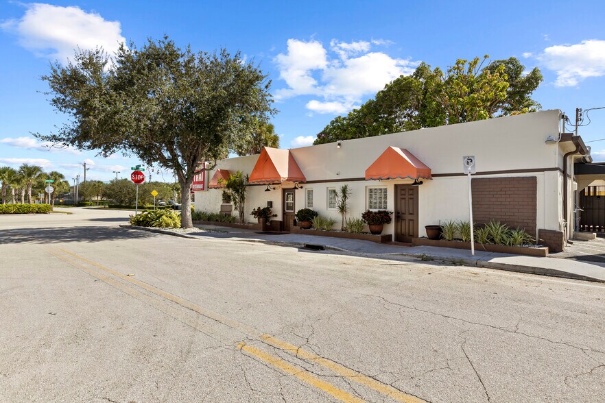 7201 S Dixie Hwy, West Palm Beach, FL à vendre - Photo de l’immeuble – Image 3 sur 17