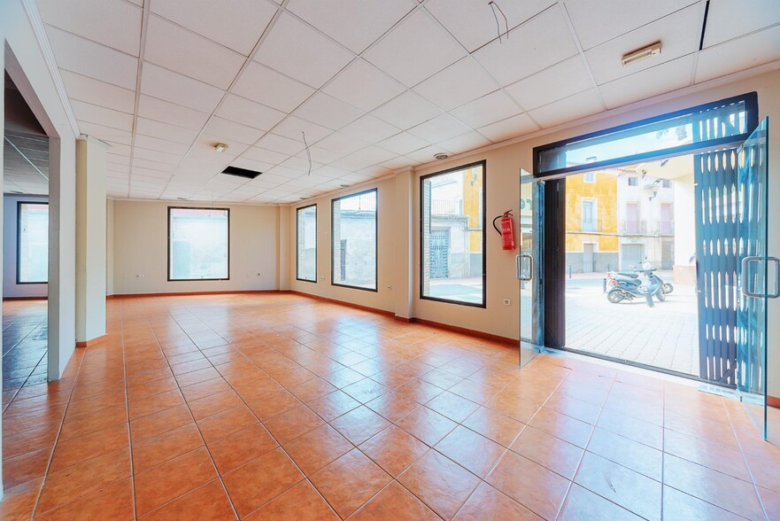 Local commercial dans Mula à vendre - Photo intérieure – Image 1 sur 14