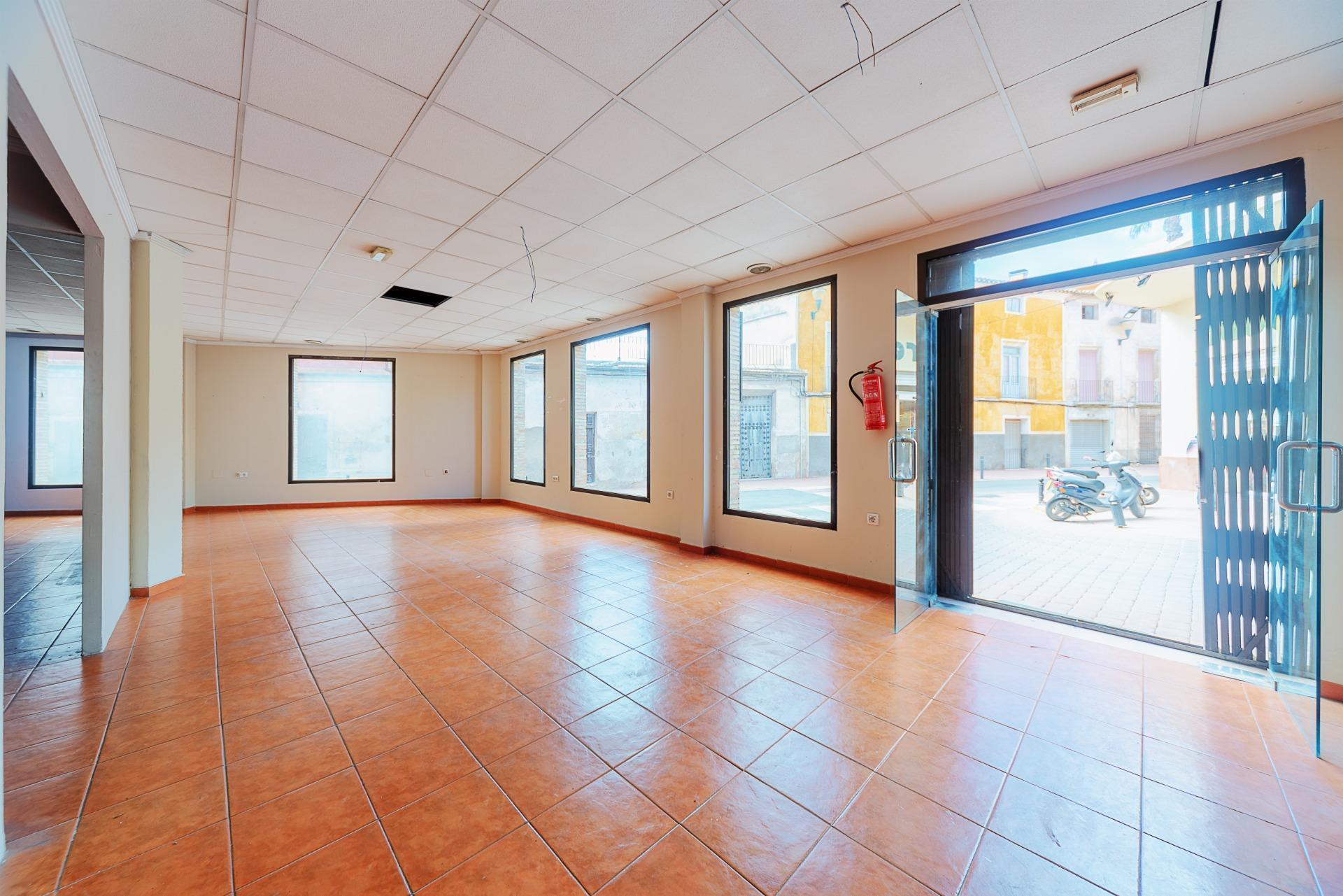 Local commercial dans Mula à vendre Photo intérieure– Image 1 sur 15