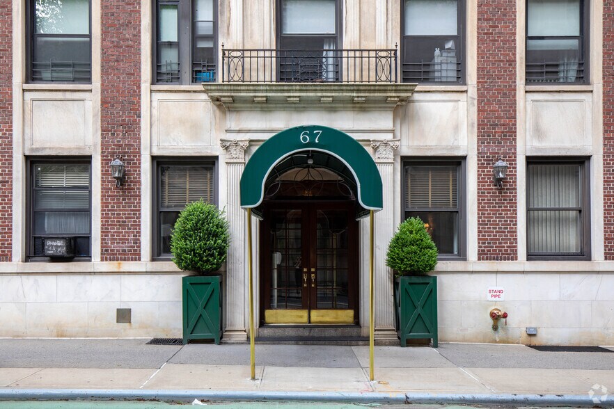 67 Park Ave, New York, NY à vendre - Photo de l’immeuble – Image 3 sur 8