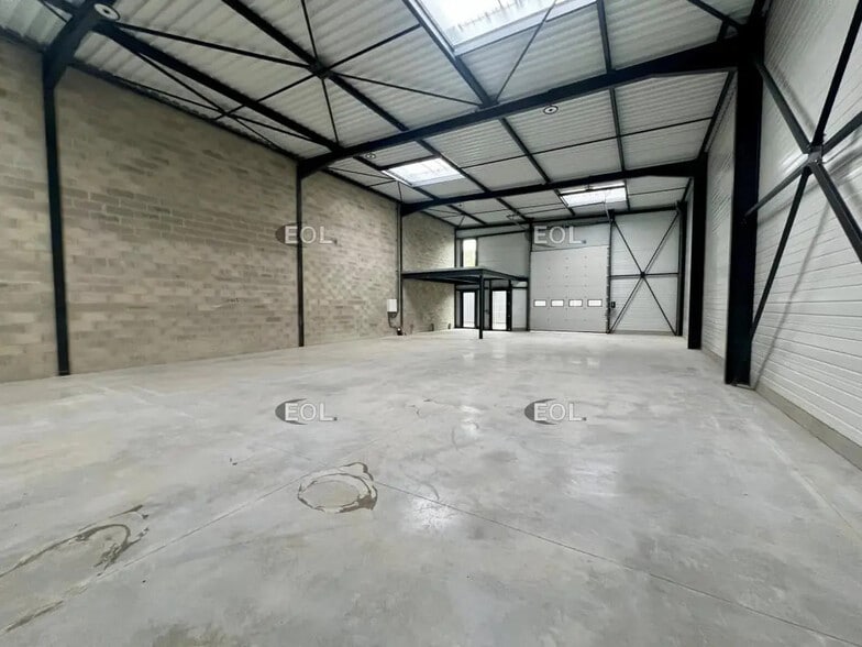 Industriel/Logistique dans Lagny-le-Sec à louer - Photo de l’immeuble – Image 2 sur 7