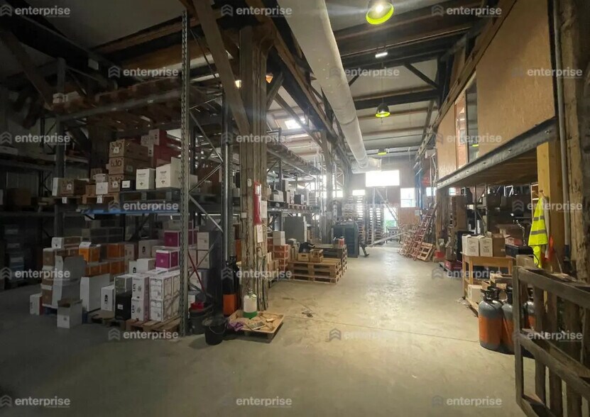 Local d'activités dans Saint-Quentin à vendre - Photo intérieure – Image 2 sur 2