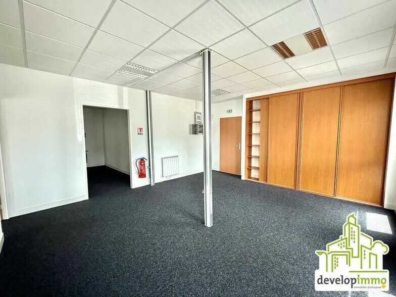 Bureau dans Hérouville-Saint-Clair à louer - Photo de l’immeuble – Image 2 sur 13