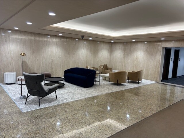 2340 S River Rd, Des Plaines, IL à louer - Photo intérieure – Image 2 sur 12