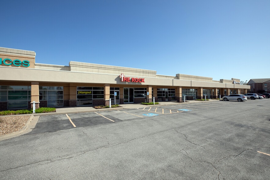 15405-15455 S Rogers Rd, Olathe, KS à louer - Photo de l’immeuble – Image 2 sur 6