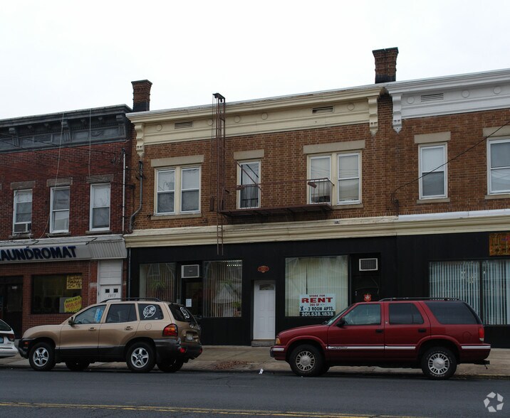 1055 Avenue C, Bayonne, NJ à louer - Photo de l’immeuble – Image 2 sur 3