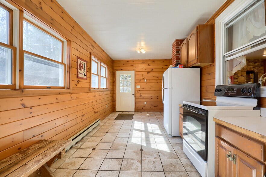160-166 Mossy Oak Ln, Mifflinburg, PA à vendre - Photo intérieure – Image 3 sur 21