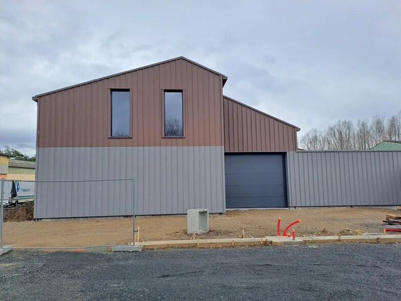 Local d'activités dans Gleizé à vendre - Photo de l’immeuble – Image 1 sur 2